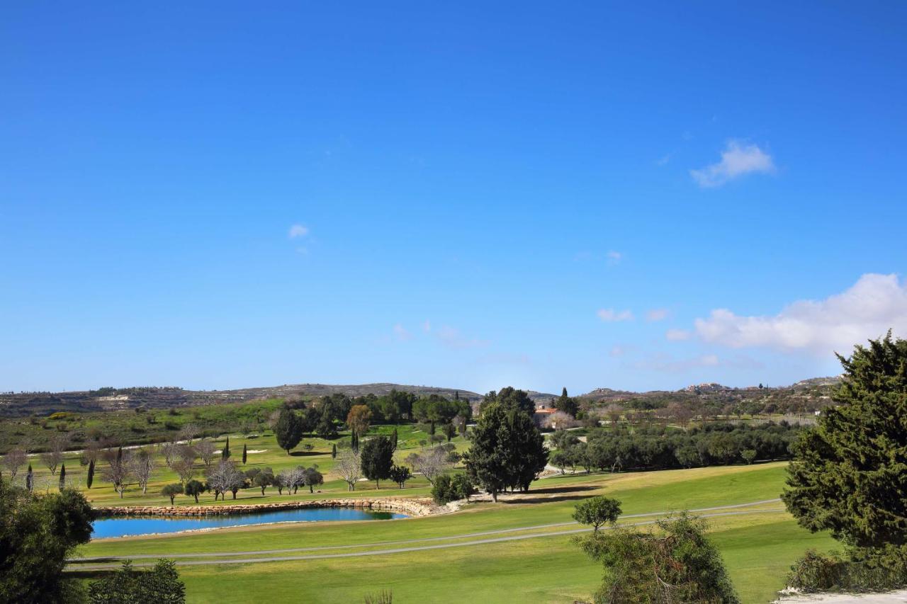 Minthis Resort Tsadha Eksteriør bilde Golf course in Cyprus