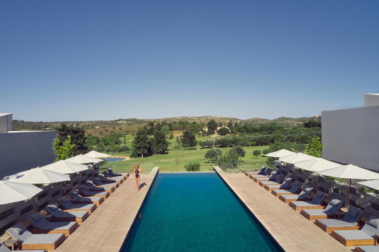 Minthis Resort Tsadha Eksteriør bilde The pool at the hotel