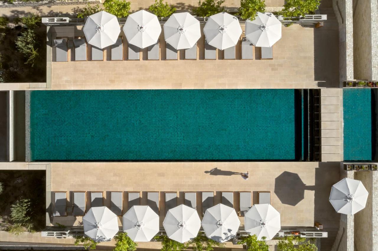 Minthis Resort Tsadha Eksteriør bilde Aerial view of the pool at the Hotel
