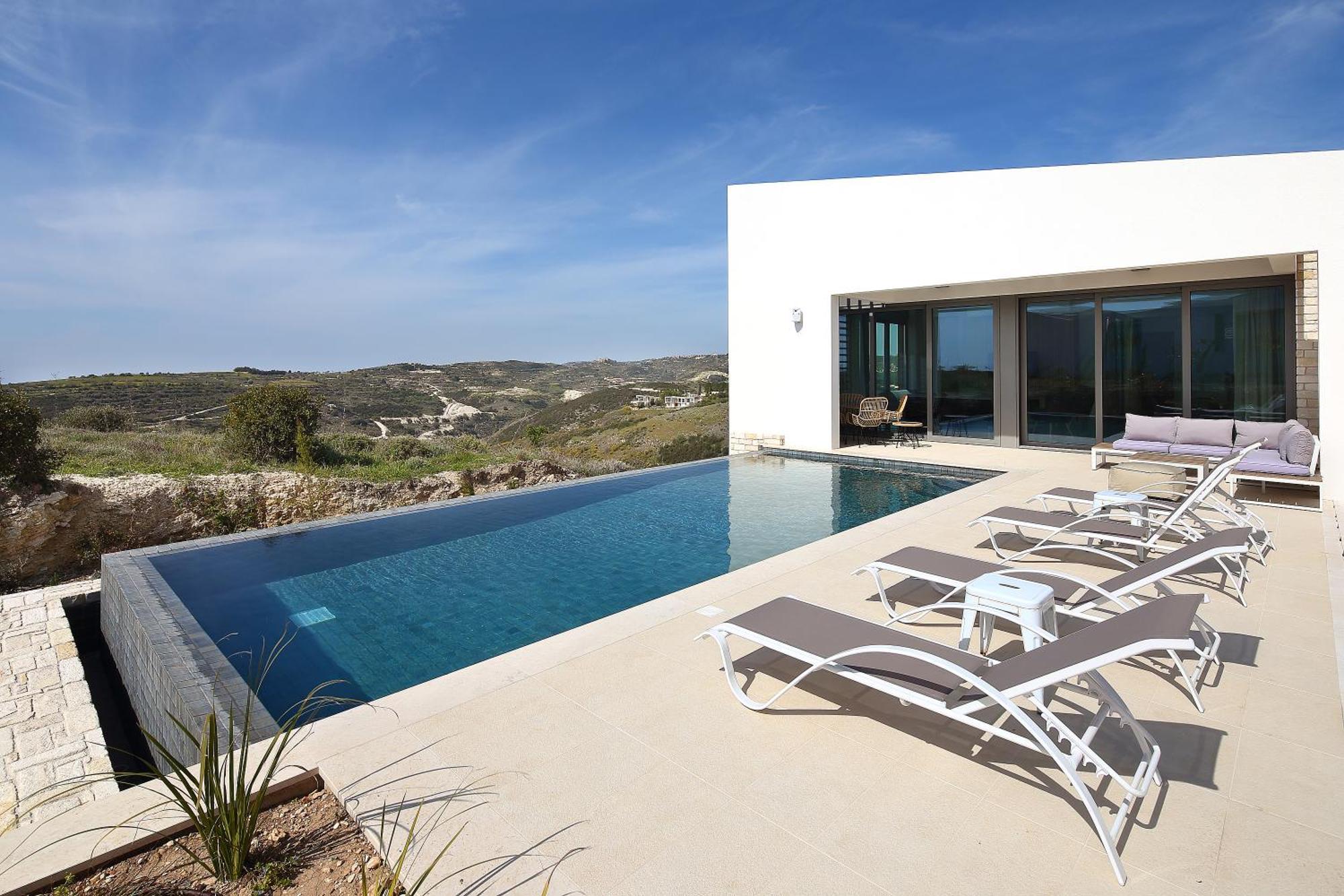 Minthis Resort Tsadha Eksteriør bilde Villa in the Algarve, Portugal